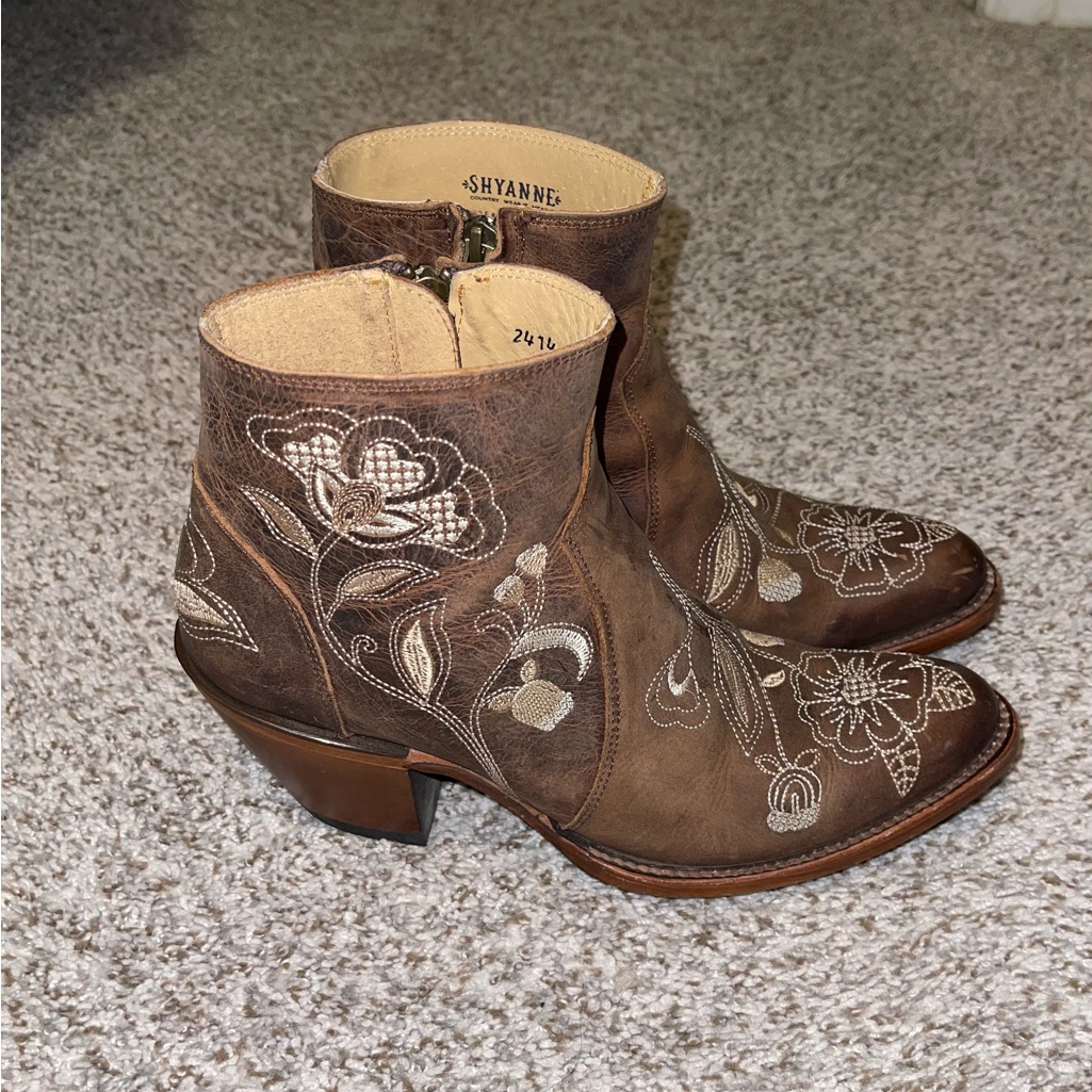 Shyanne Booties Size 7.5